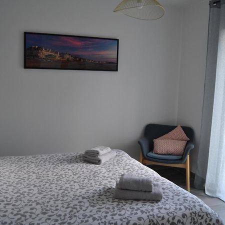 La Petite Bicoque Bed & Breakfast Saint Suliac Bagian luar foto